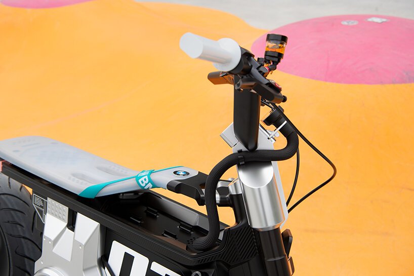 BMW 摩托车在 2021 年 IAA 上首次亮相概念 CE 02 城市电动迷你摩托车