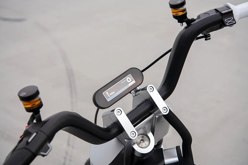 BMW 摩托车在 2021 年 IAA 上首次亮相概念 CE 02 城市电动迷你摩托车