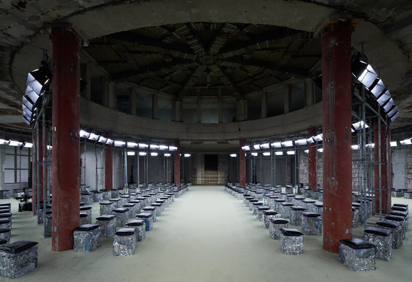 Bottega veneta 米兰总部在时装周上展示 2022 秋冬系列