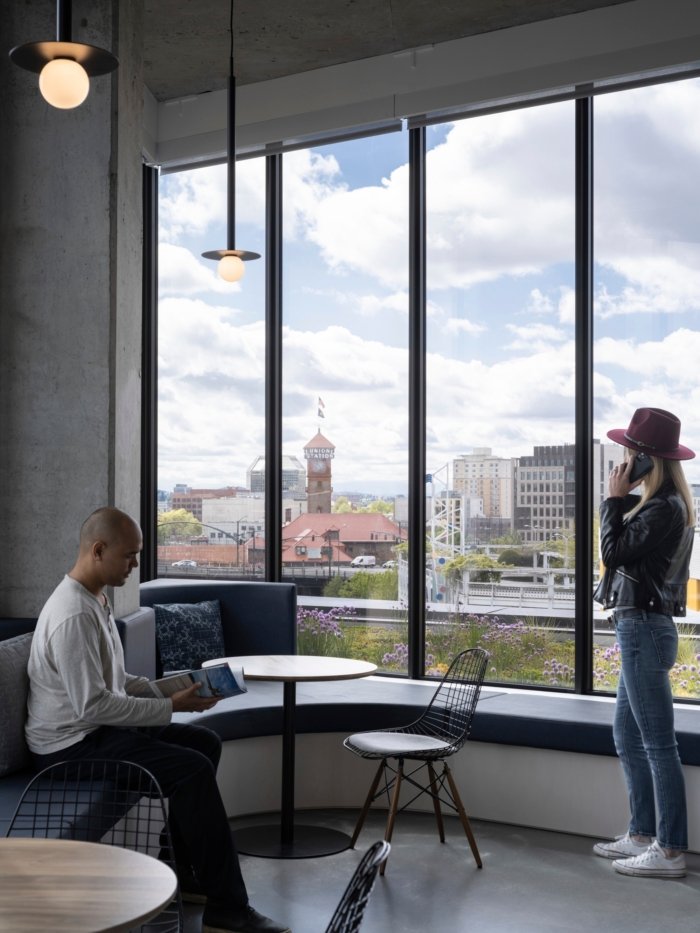 由 Hacker 设计的 Brainium Studios 办公室