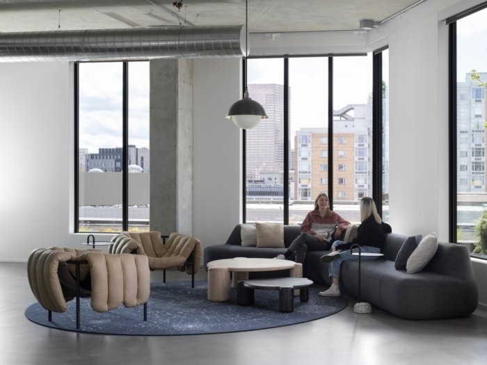 由 Hacker 设计的 Brainium Studios 办公室