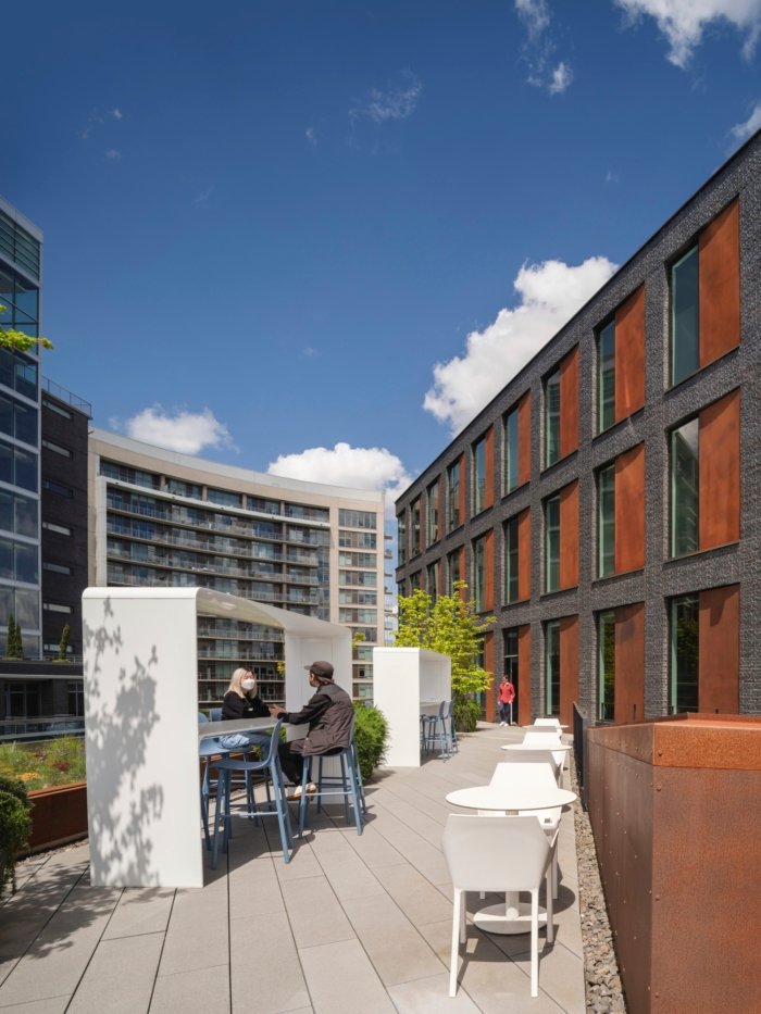 由 Hacker 设计的 Brainium Studios 办公室