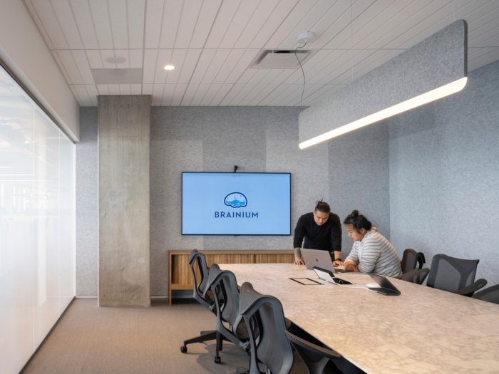 由 Hacker 设计的 Brainium Studios 办公室