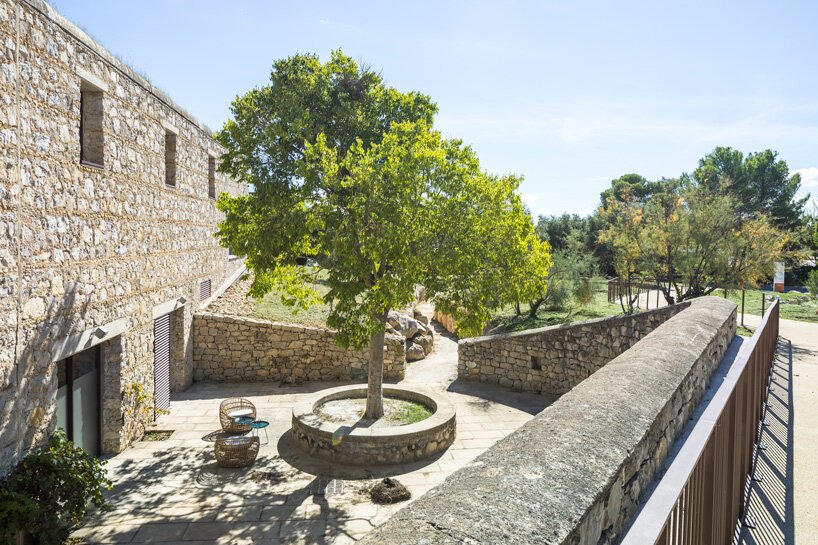 布雷纳克和冈萨雷斯受高卢罗马别墅的影响修复了法国公司的自助餐厅