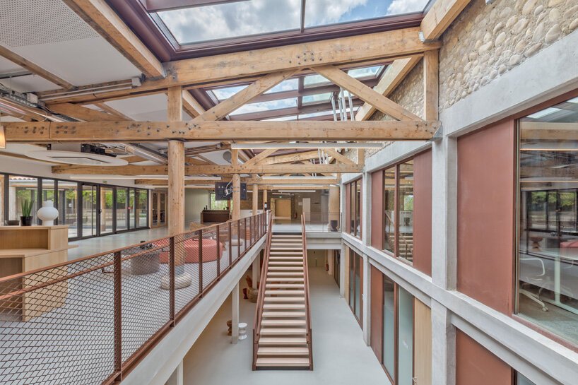 布雷纳克和冈萨雷斯受高卢罗马别墅的影响修复了法国公司的自助餐厅