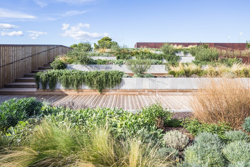 布雷纳克和冈萨雷斯受高卢罗马别墅的影响修复了法国公司的自助餐厅