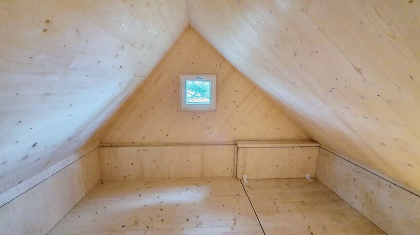 “brette haus”是一座小型预制房屋，仅需三个小时即可展开