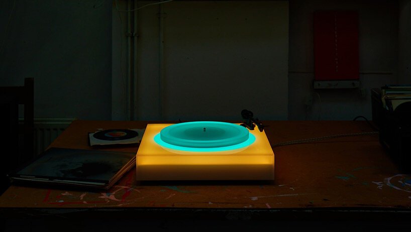 brian eno 开发限量版变色 LED 转盘