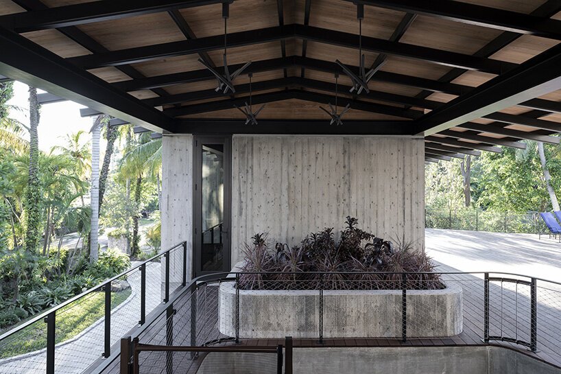 布里尔哈特在高跷上建造了弹性房屋以抵御迈阿密的洪水和飓风