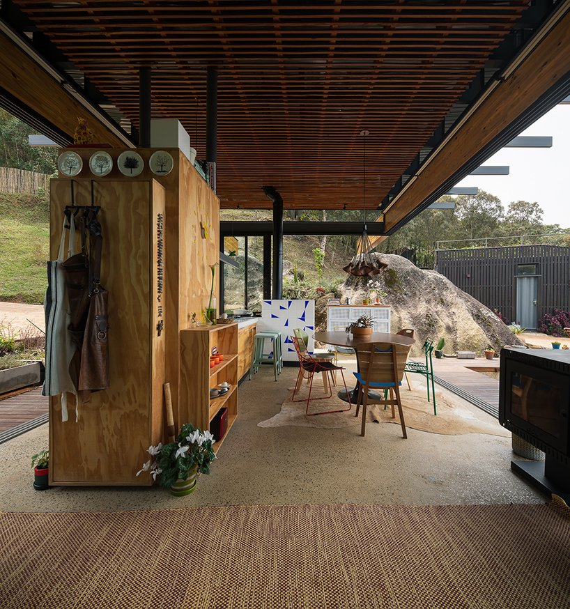 半开放式坎查屋最大限度地保留了巴西山区的魅力