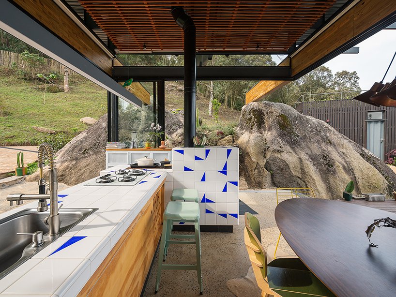 半开放式坎查屋最大限度地保留了巴西山区的魅力