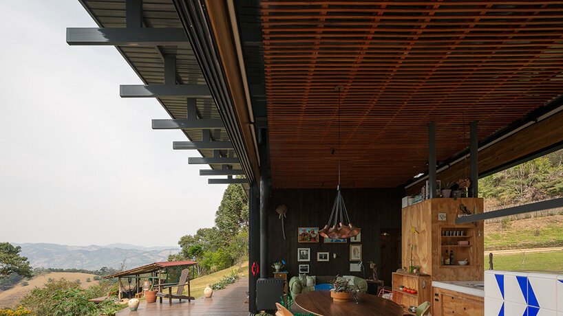 半开放式坎查屋最大限度地保留了巴西山区的魅力