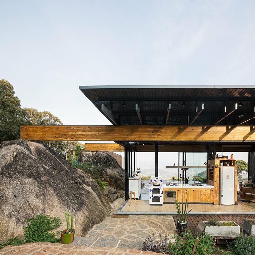 半开放式坎查屋最大限度地保留了巴西山区的魅力