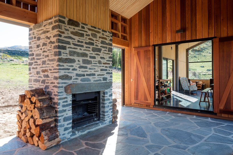 RTA 工作室在新西兰南阿尔卑斯山中建造了一座木质度假屋