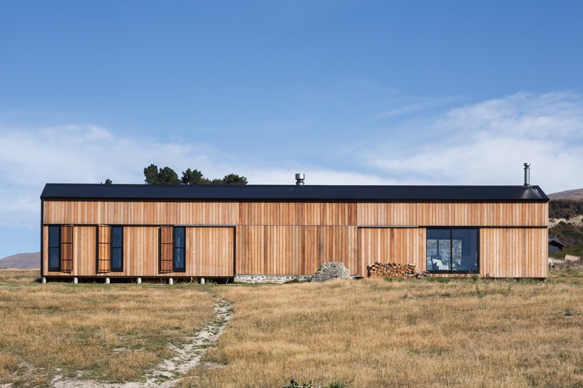 RTA 工作室在新西兰南阿尔卑斯山中建造了一座木质度假屋