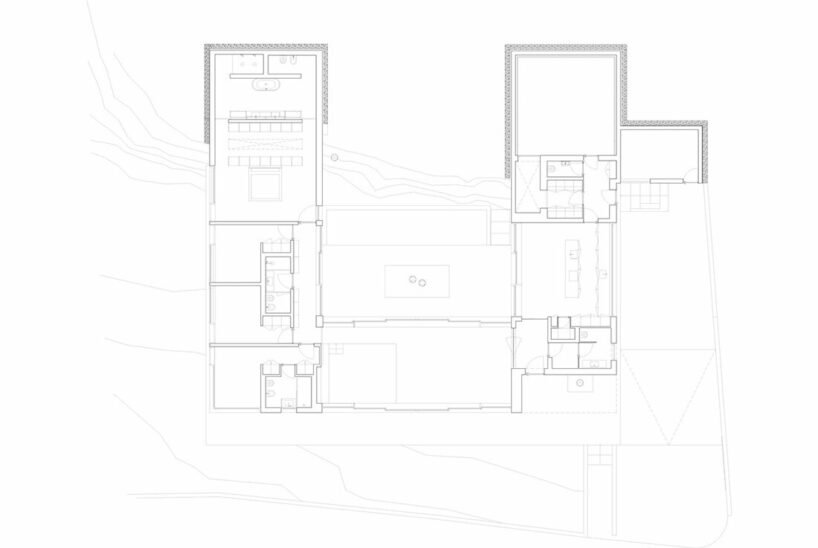 葡萄牙 OODA casa COM 的中央庭院与周围的自然环境融为一体