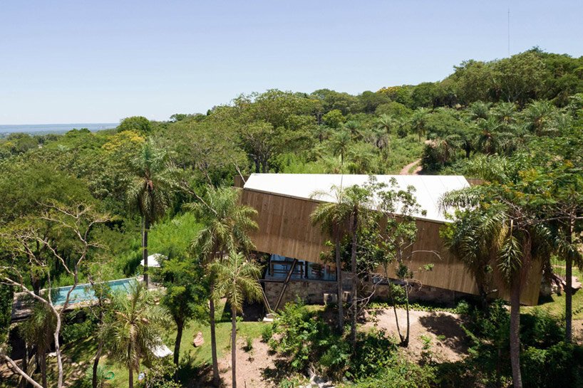 哈维尔·科瓦兰 (javier corvalán) 在设计 keche 住宅时回忆起圣埃克苏佩里 (saint-exupéry) 的巴拉圭之旅