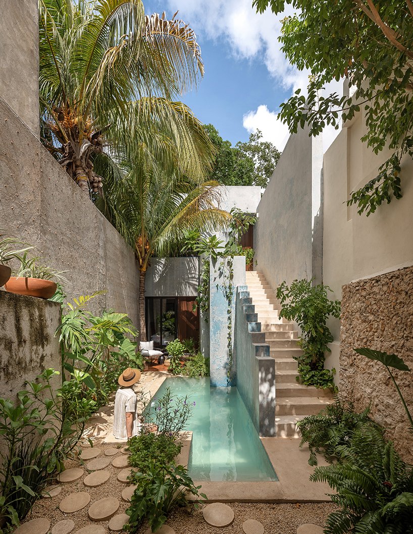 工作室建筑师为墨西哥 20 世纪柔和色调的房屋赋予新生命