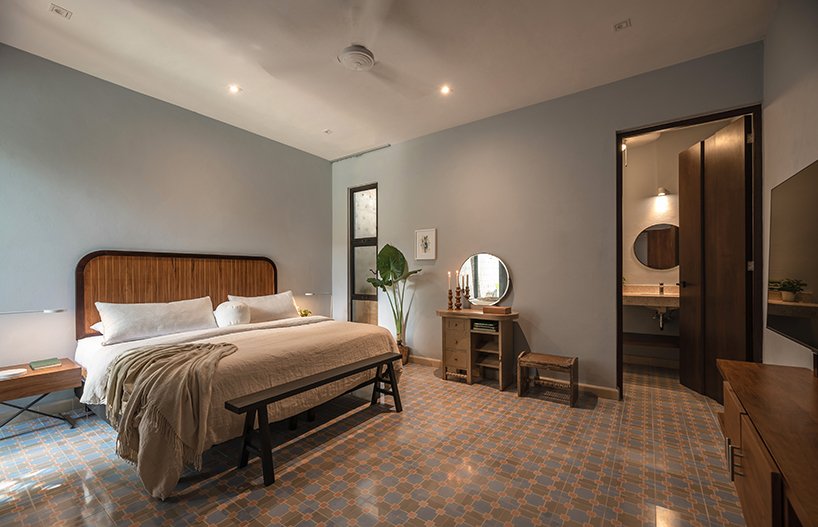 工作室建筑师为墨西哥 20 世纪柔和色调的房屋赋予新生命