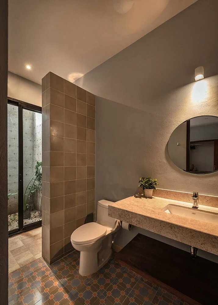 工作室建筑师为墨西哥 20 世纪柔和色调的房屋赋予新生命