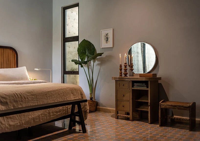 工作室建筑师为墨西哥 20 世纪柔和色调的房屋赋予新生命