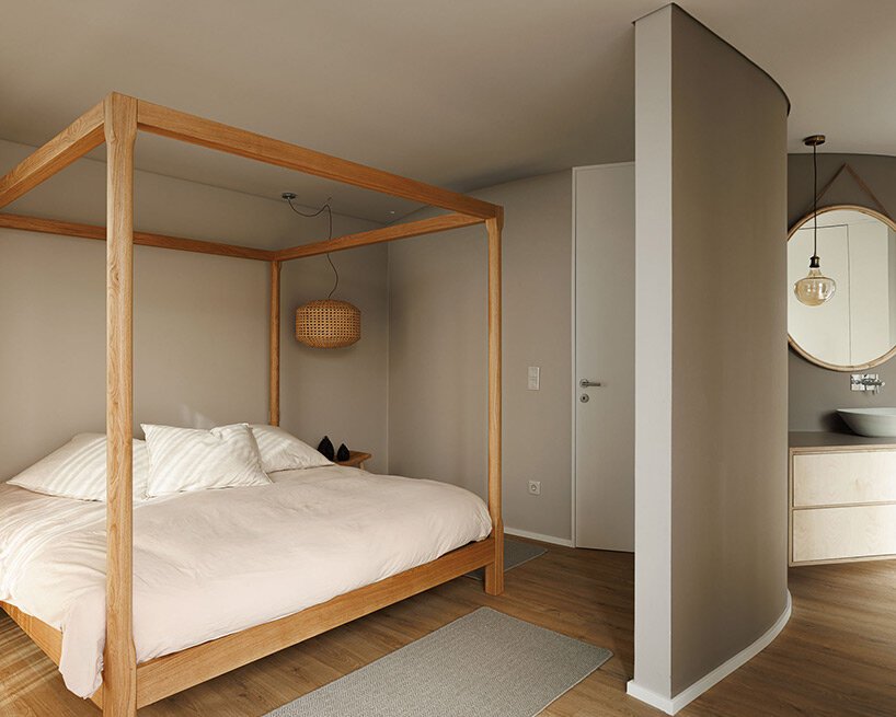 sandra micaela casinha 的“casa pátios de petalas”是葡萄牙一处盛开的住所