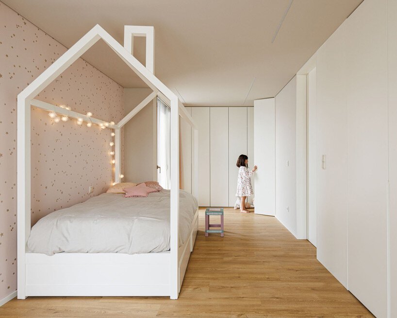 sandra micaela casinha 的“casa pátios de petalas”是葡萄牙一处盛开的住所