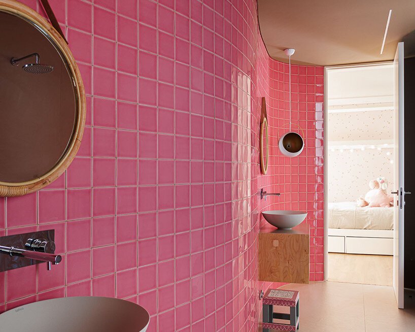 sandra micaela casinha 的“casa pátios de petalas”是葡萄牙一处盛开的住所