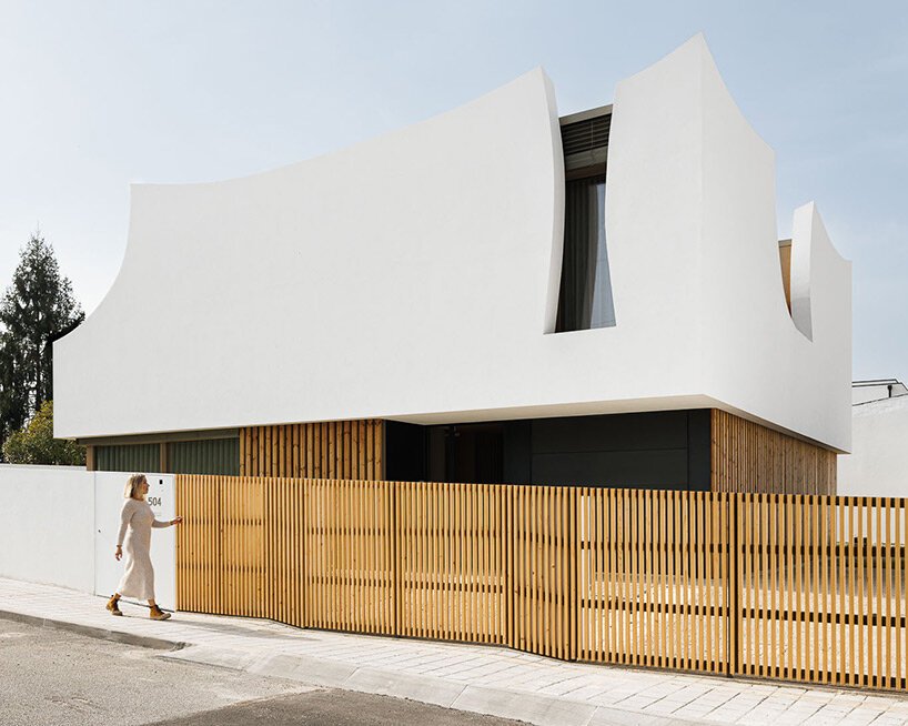 sandra micaela casinha 的“casa pátios de petalas”是葡萄牙一处盛开的住所