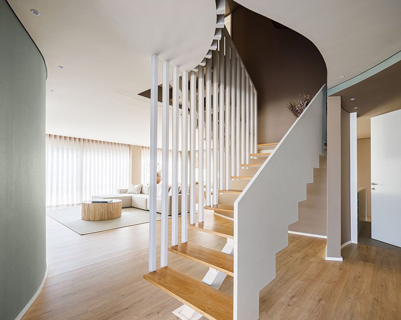 sandra micaela casinha 的“casa pátios de petalas”是葡萄牙一处盛开的住所