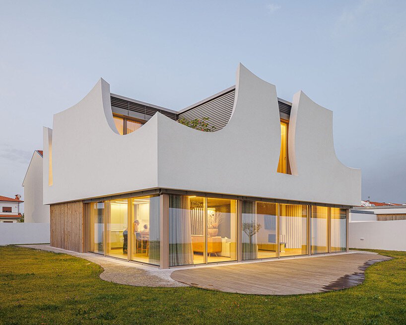 sandra micaela casinha 的“casa pátios de petalas”是葡萄牙一处盛开的住所