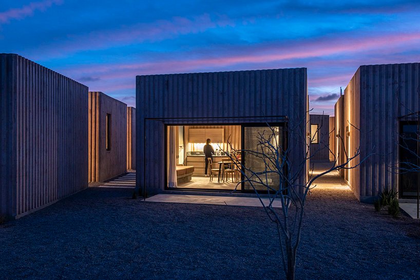 Héctor Coss arquitectos 在墨西哥沙漠溪顶中隐藏了肋骨混凝土别墅立方体 Héctor Coss arquitectos 在墨西哥沙漠溪顶中隐藏了肋骨混凝土别墅立方体