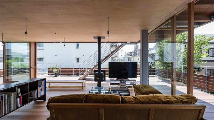 手冢建筑事务所优化了从其露台“城堡屋”欣赏富士山的景观