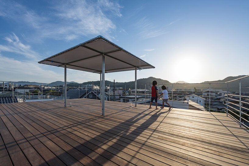 手冢建筑事务所优化了从其露台“城堡屋”欣赏富士山的景观