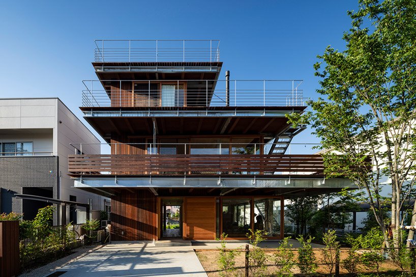 手冢建筑事务所优化了从其露台“城堡屋”欣赏富士山的景观