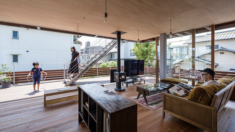 手冢建筑事务所优化了从其露台“城堡屋”欣赏富士山的景观