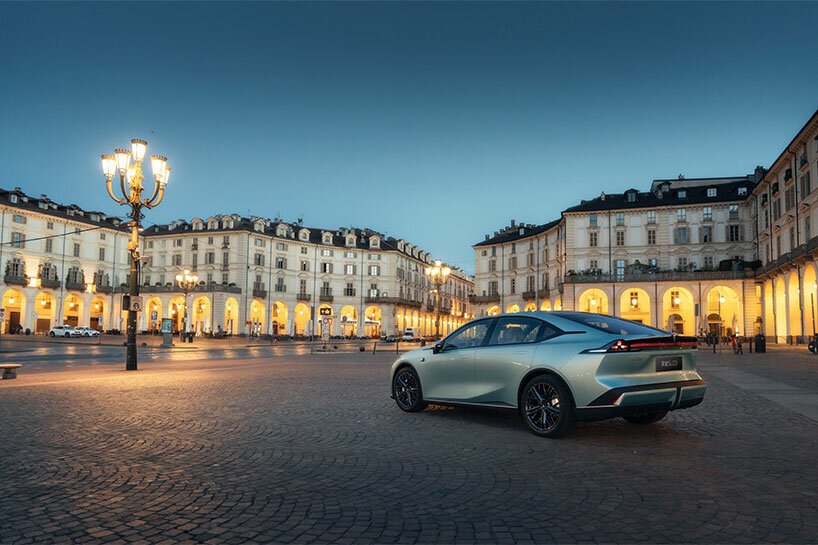 极简、空气动力学 长安深渊 SL03 EV 开启数字化座舱 极简、空气动力学 长安深渊 SL03 EV 开启数字化座舱