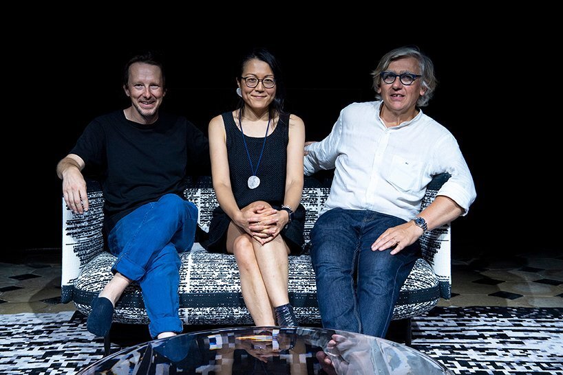 坐在像素云中,欣赏 Miguel Chevalier 和 A+A cooren 设计的新家具系列 坐在像素云中,欣赏 Miguel Chevalier 和 A+A cooren 设计的新家具系列