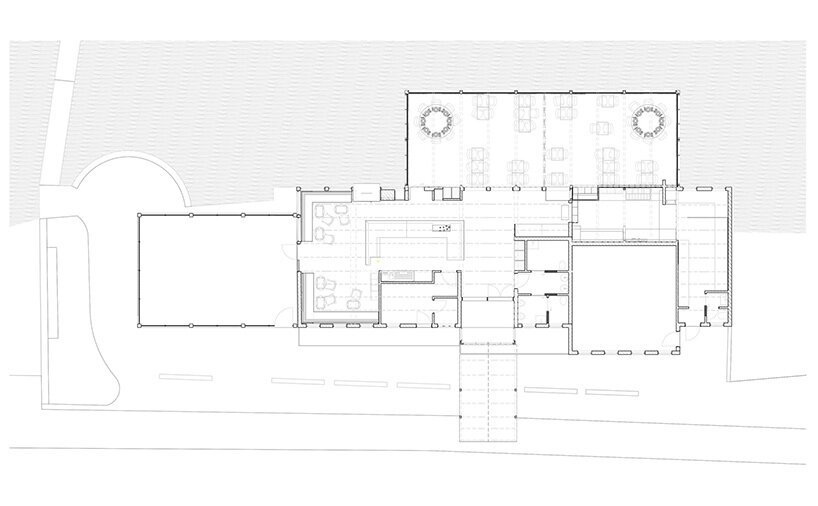 ferreira arquitectos 模仿条纹海滩帐篷修复葡萄牙的帆船俱乐部