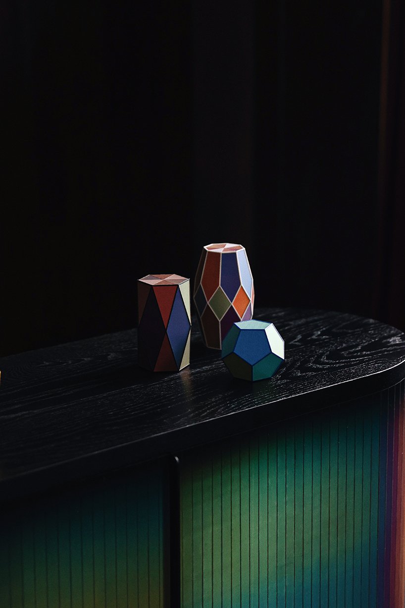 Orijeen 推出新橱柜,拓展变色光栅家具系列 Orijeen 推出新橱柜,拓展变色光栅家具系列