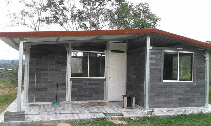 这些由 conceptos plásticos 设计的房屋是用废塑料制成的块建造的 这些由 conceptos plásticos 设计的房屋是用废塑料制成的块建造的