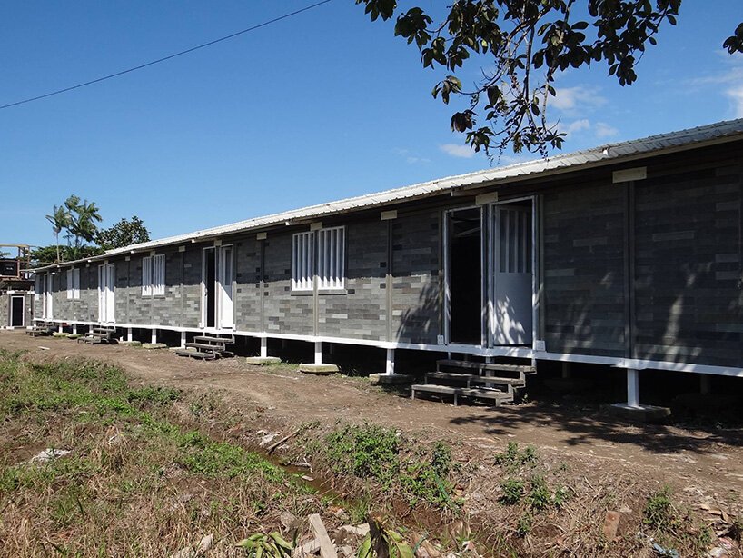 这些由 conceptos plásticos 设计的房屋是用废塑料制成的块建造的 这些由 conceptos plásticos 设计的房屋是用废塑料制成的块建造的