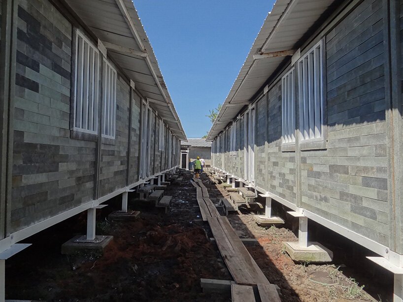 这些由 conceptos plásticos 设计的房屋是用废塑料制成的块建造的 这些由 conceptos plásticos 设计的房屋是用废塑料制成的块建造的