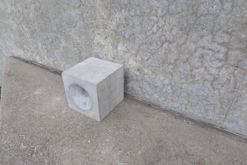 这款功能齐全的无阀喇叭完全由单个混凝土块制成