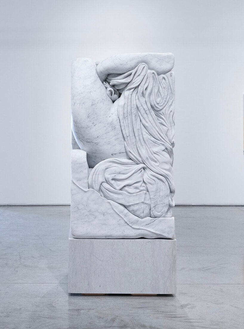 亚当·帕克·史密斯 (Adam Parker Smith) 采用数字和物理技术制作雕塑系列“crush”