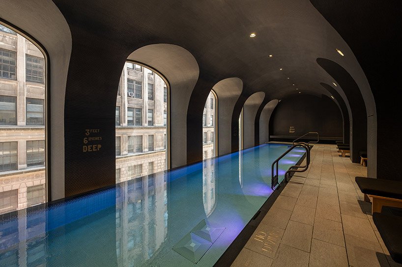 阿贾耶建筑事务所的第一座摩天大楼“威廉 130 号”让人想起纽约的一座堡垒废墟