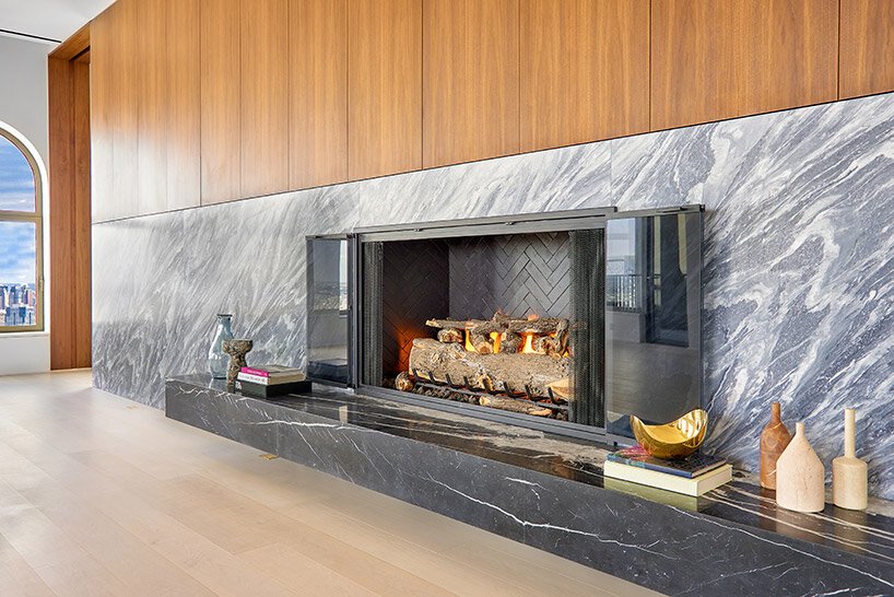 阿贾耶建筑事务所的第一座摩天大楼“威廉 130 号”让人想起纽约的一座堡垒废墟