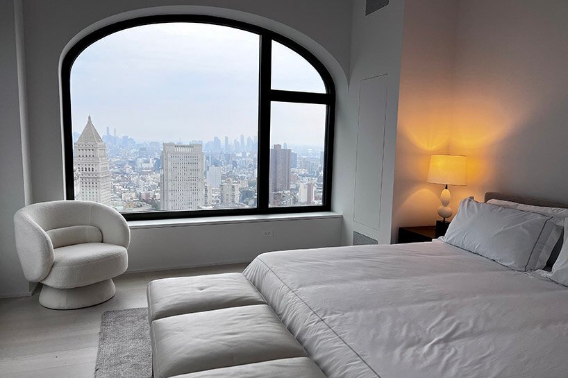 阿贾耶建筑事务所的第一座摩天大楼“威廉 130 号”让人想起纽约的一座堡垒废墟