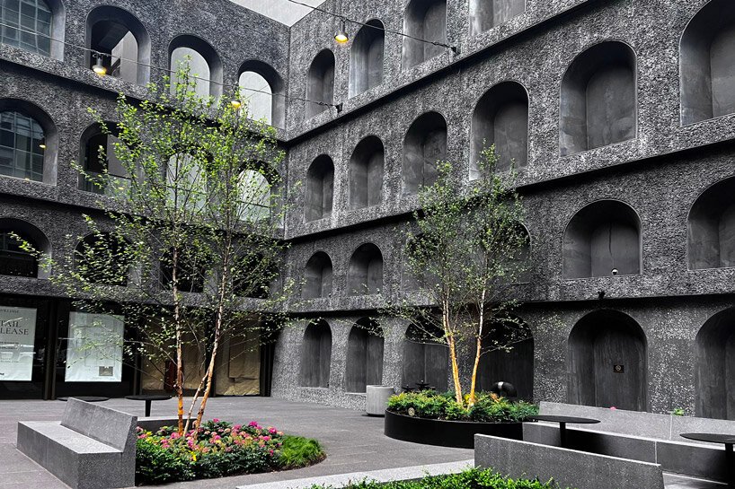 阿贾耶建筑事务所的第一座摩天大楼“威廉 130 号”让人想起纽约的一座堡垒废墟