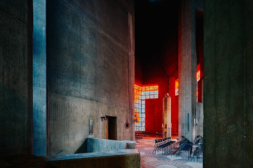 david altrath 捕捉德国内维日斯的野兽派“mariendom”教堂，其屋顶如同水晶